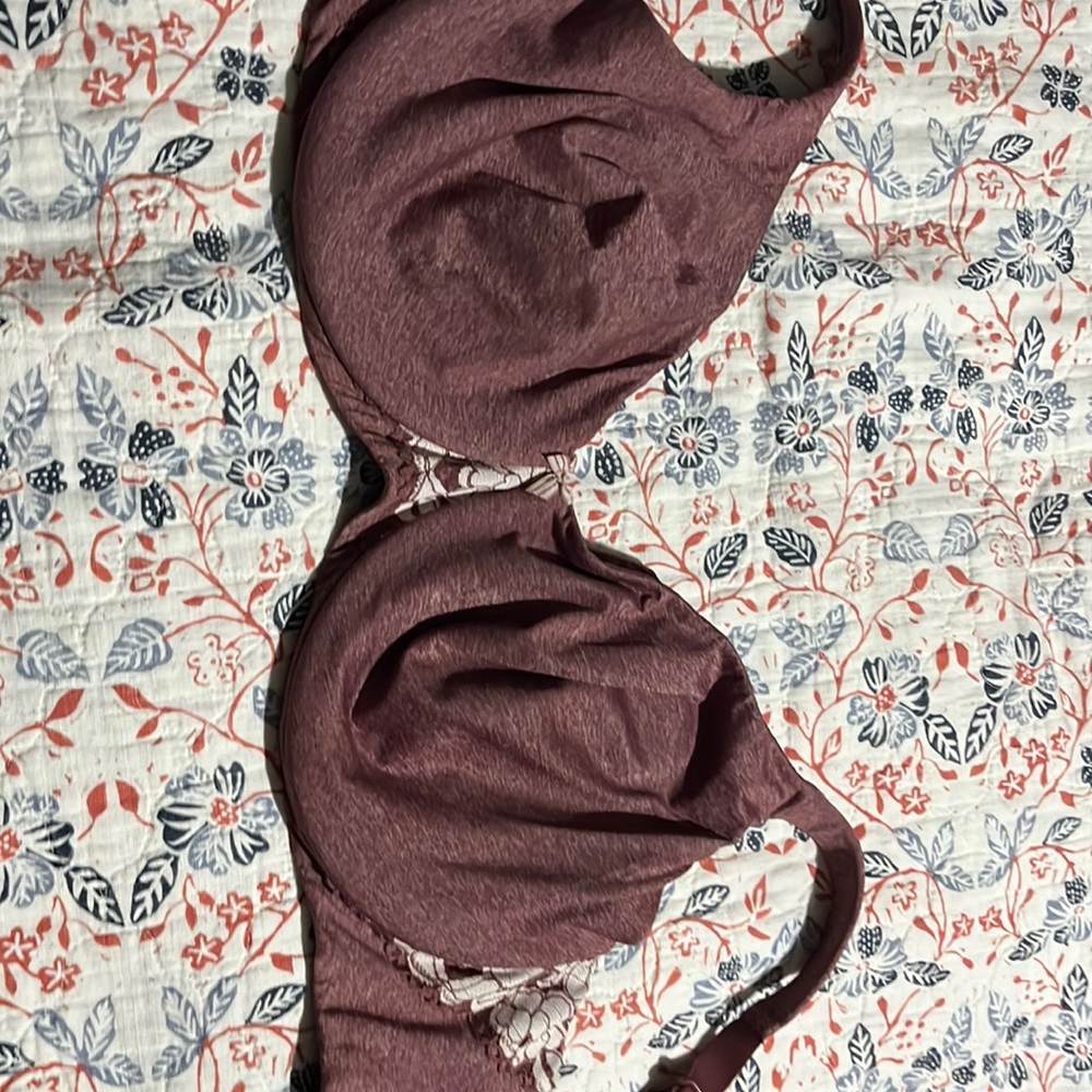 Woman’s soft bra color raspberry not new no tags size 40F